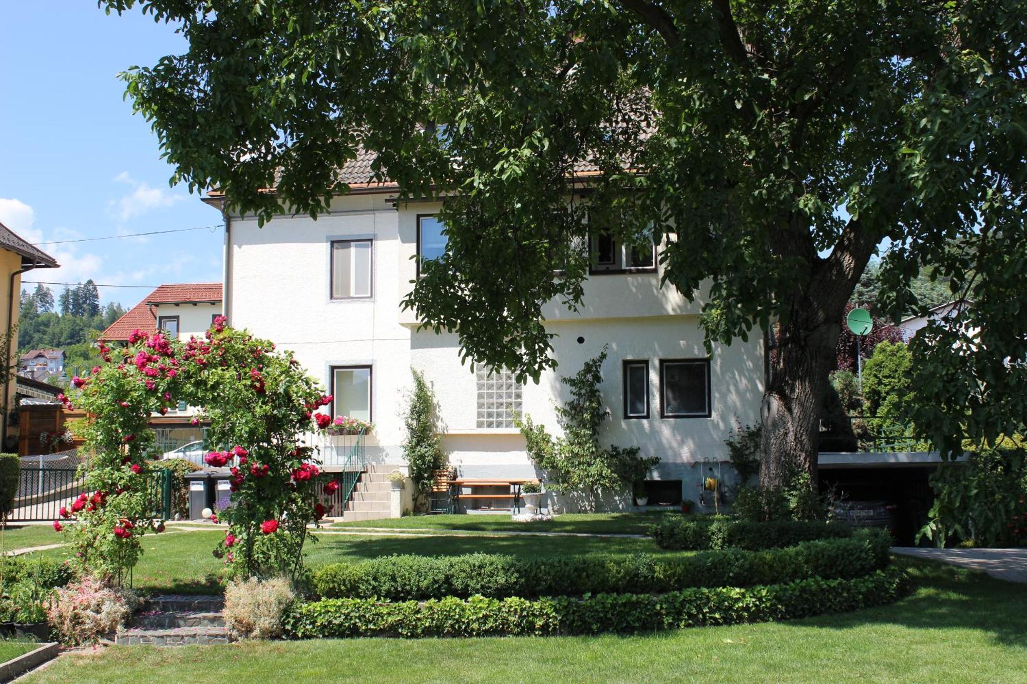 Ferienwohnung Und Gaestezimmer Korb Krumpendorf Dış mekan fotoğraf