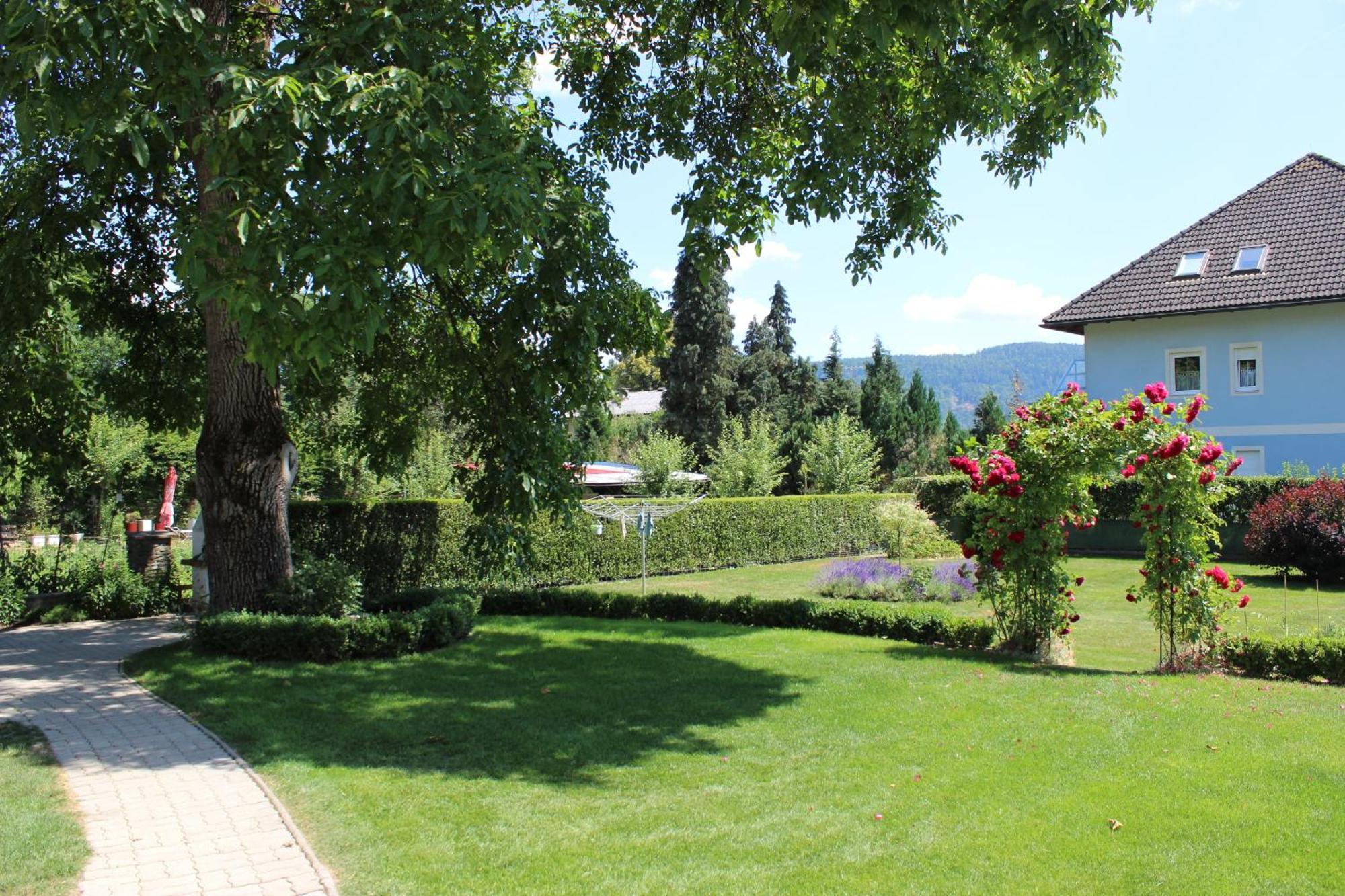 Ferienwohnung Und Gaestezimmer Korb Krumpendorf Dış mekan fotoğraf